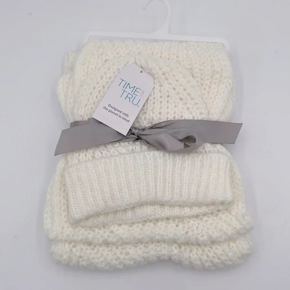NWT Time & Tru Ivory Knit Beanie Hat & Scarf Set Cozy Winter Gift One Size